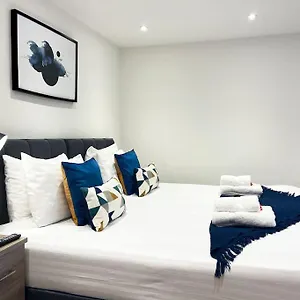 Modern Studio In Centre Southampton